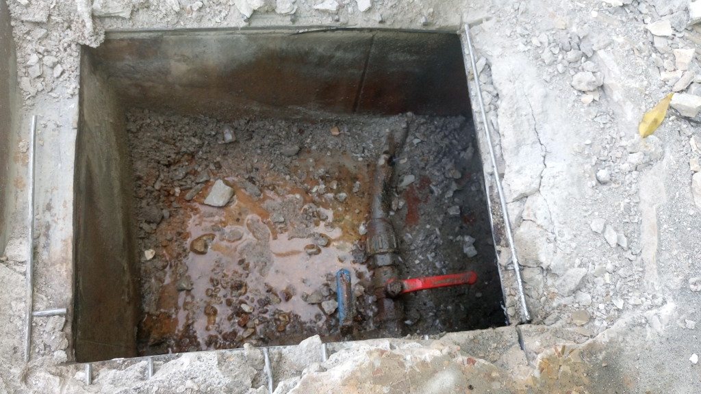 Fuga de agua en parcela de 1200 m2